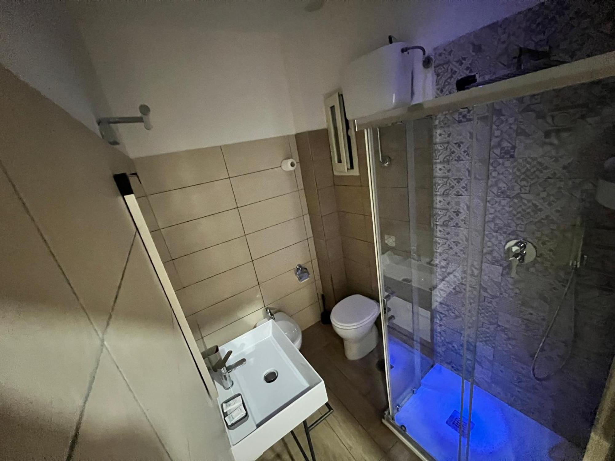 Single Room Bath,1646908304:JPEG